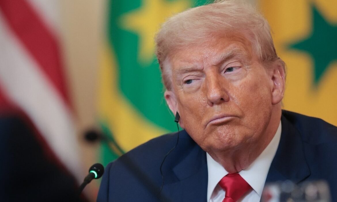 Brasileiros ‘invadem’ perfil de Trump e dominam comentários: ‘Deixe o Brasil em paz