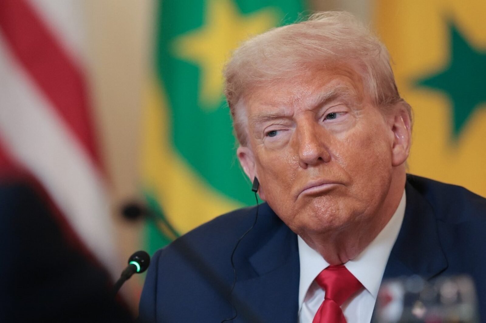 Brasileiros ‘invadem’ perfil de Trump e dominam comentários: ‘Deixe o Brasil em paz