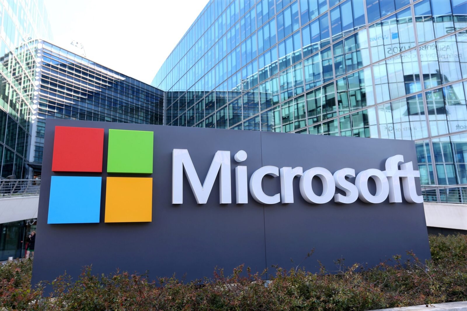Microsoft anuncia demissão de milhares de funcionários, diz agência