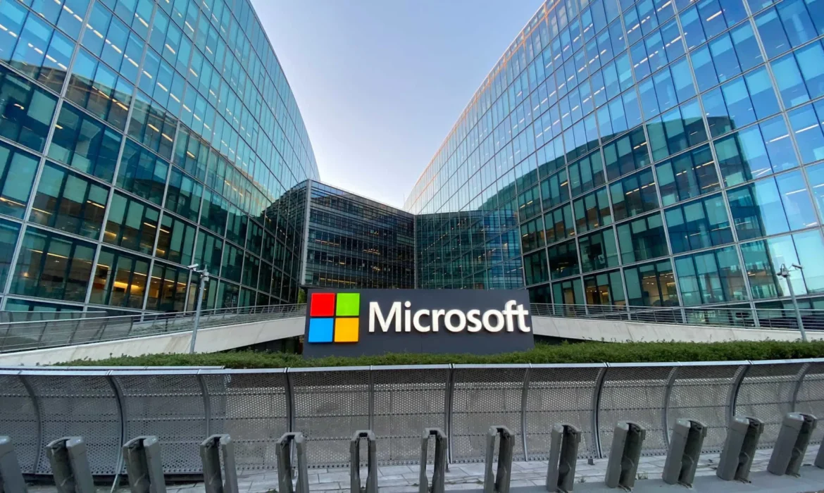 Microsoft demitiu 15 mil funcionários em 2025 para investir em IA