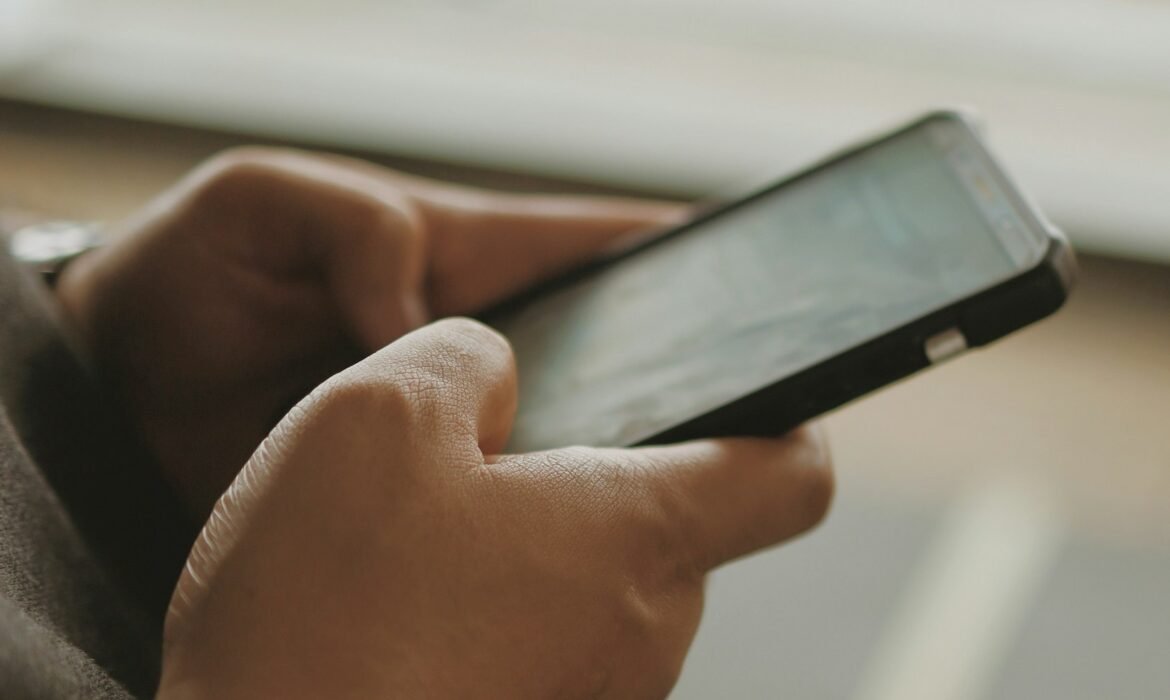 Ligações telefônicas de grandes empresas vão ter selo de verificação no celular de clientes, diz Anatel