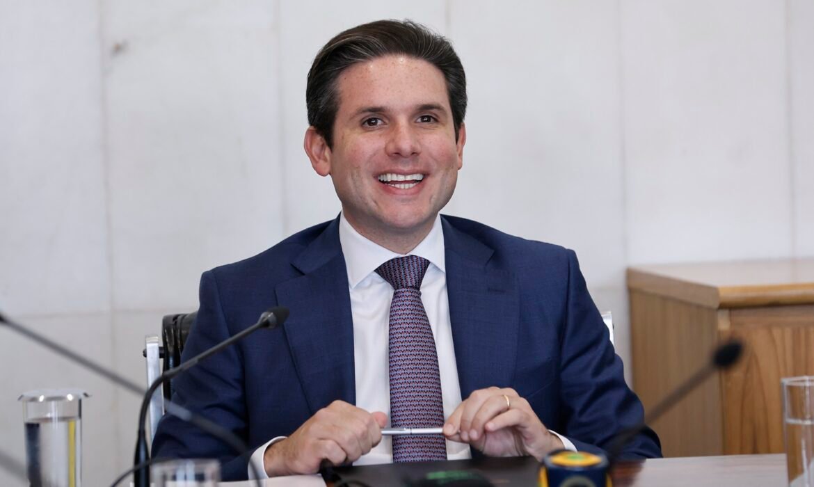 Câmara contrata consultoria para melhorar redes sociais; serviço custará quase R$ 5 milhões