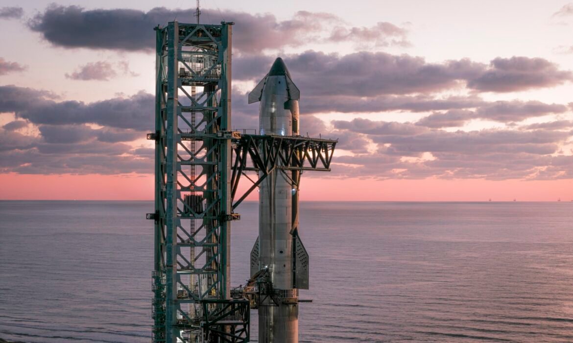 SpaceX lança Starship, maior nave do mundo, pela 11ª vez; foguete pousa com sucesso no oceano