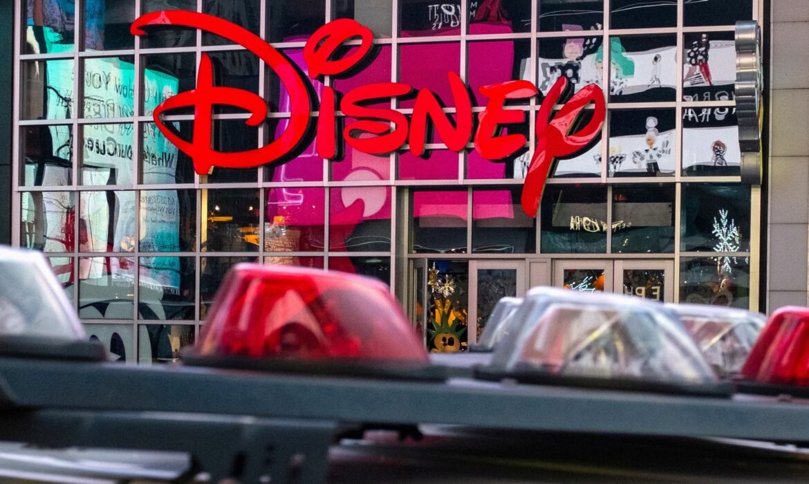Disney investirá US$ 1 bilhão na OpenAI e licencia mais de 200 personagens para IA de vídeos