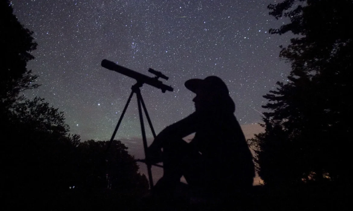 Chuva de meteoros mais intensa do ano ocorre neste sábado; como observar